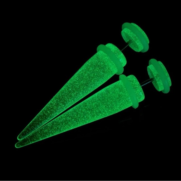 Amazon Clear Acrylic Tapered Plugs - Picture 3 of 6